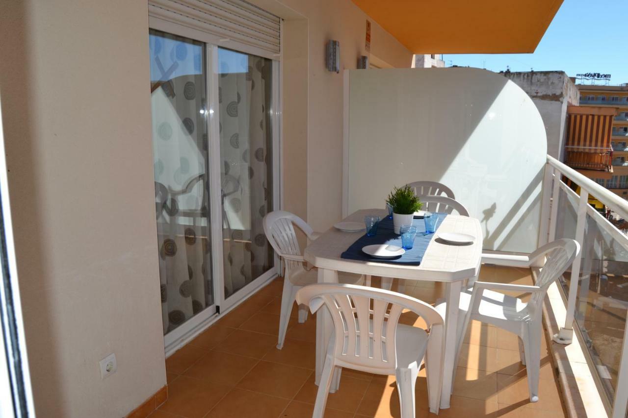 Apartamento Fabuloso apartamento familiar con piscina en Salou Exterior foto