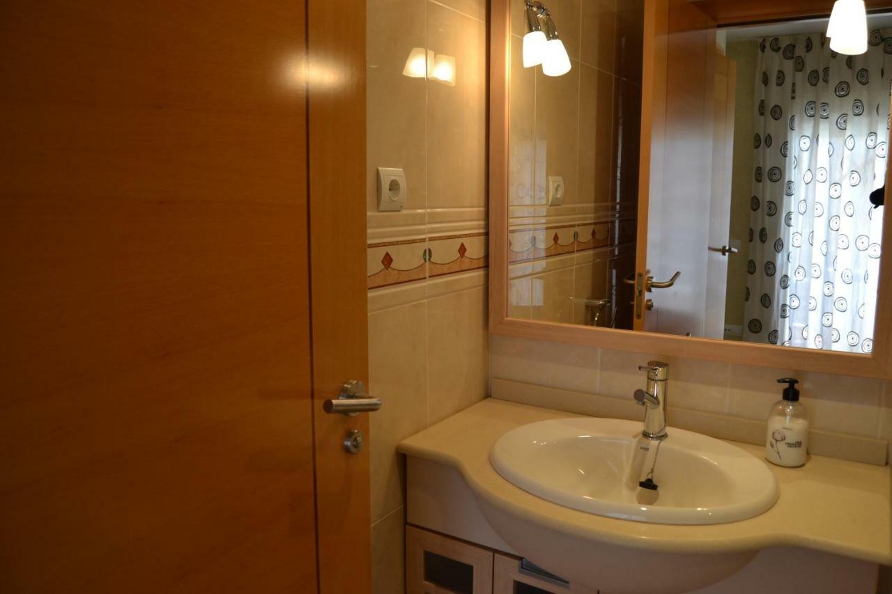 Apartamento Fabuloso apartamento familiar con piscina en Salou Exterior foto