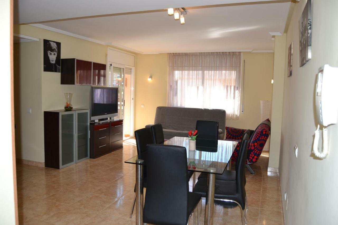 Apartamento Fabuloso apartamento familiar con piscina en Salou Exterior foto