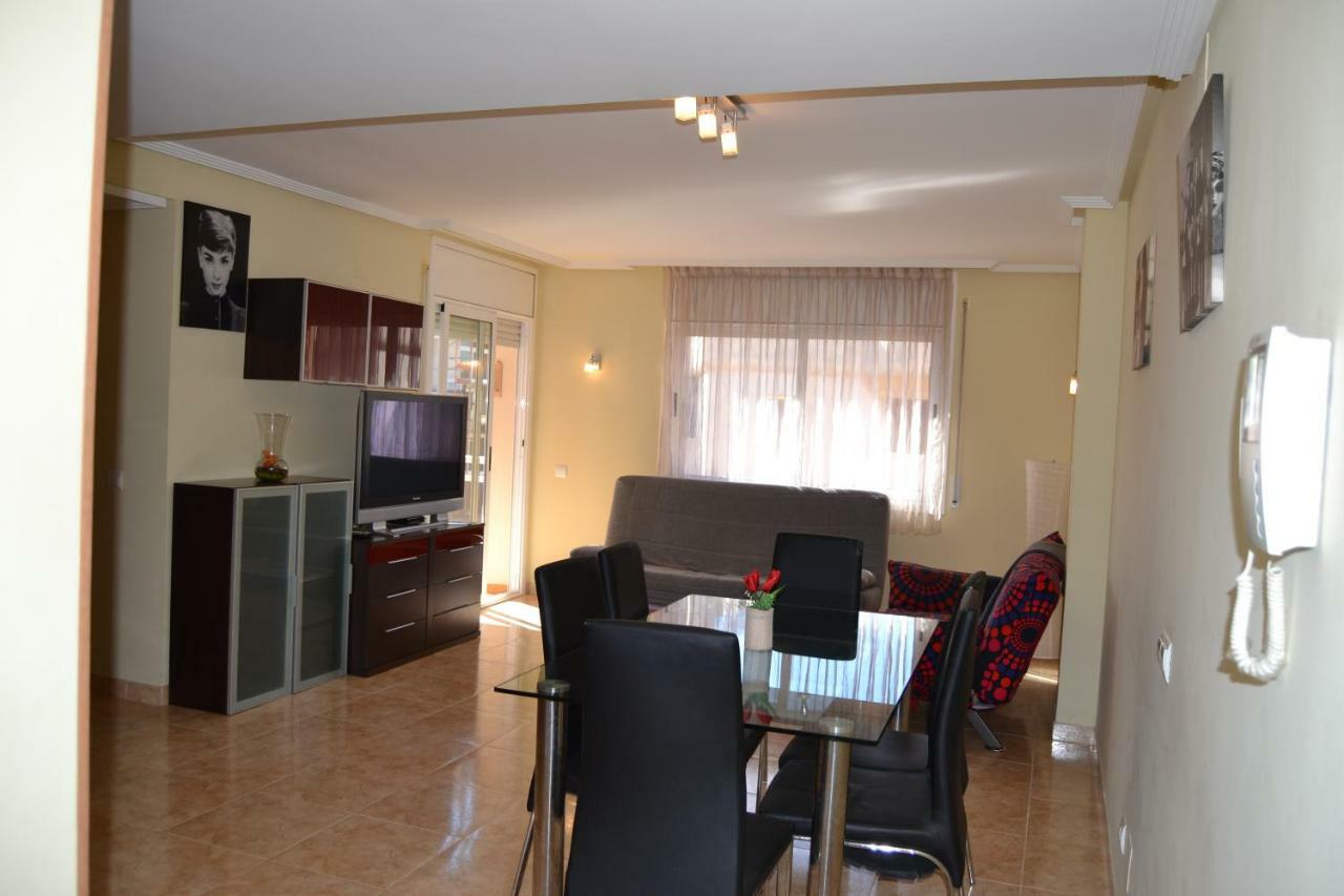 Apartamento Fabuloso apartamento familiar con piscina en Salou Exterior foto