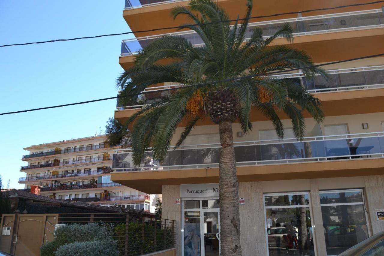 Apartamento Fabuloso apartamento familiar con piscina en Salou Exterior foto