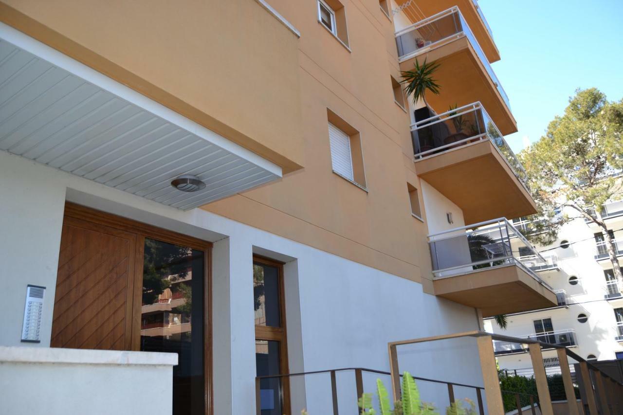 Apartamento Fabuloso apartamento familiar con piscina en Salou Exterior foto